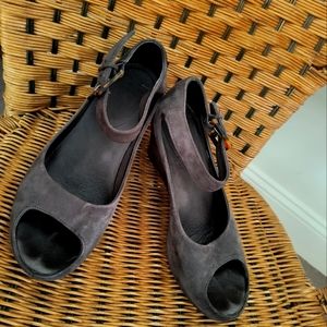 Johnston & Murphy Peep toe Gray Suede wedge